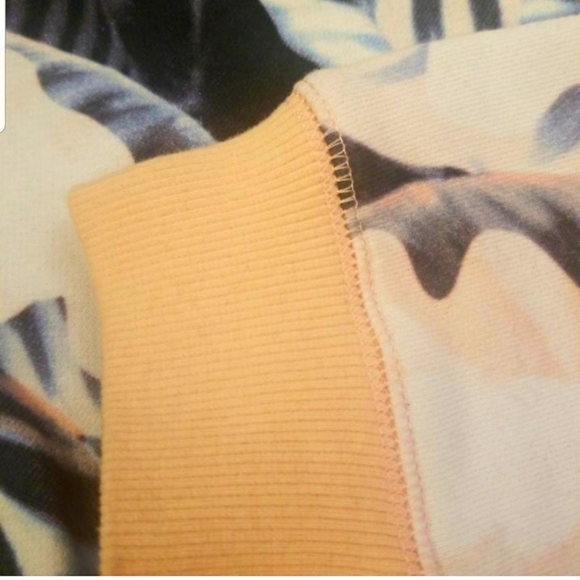 Like New Authentic Opening Ceremony Painted Leaves OC Sweatshirt Top Shirt Crew - Picture 8 of 8